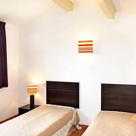 Сasa de vacaciones Golf Retreat In Mazamet With Pool
